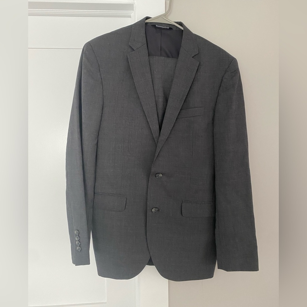 Gray men’s slim fit suit